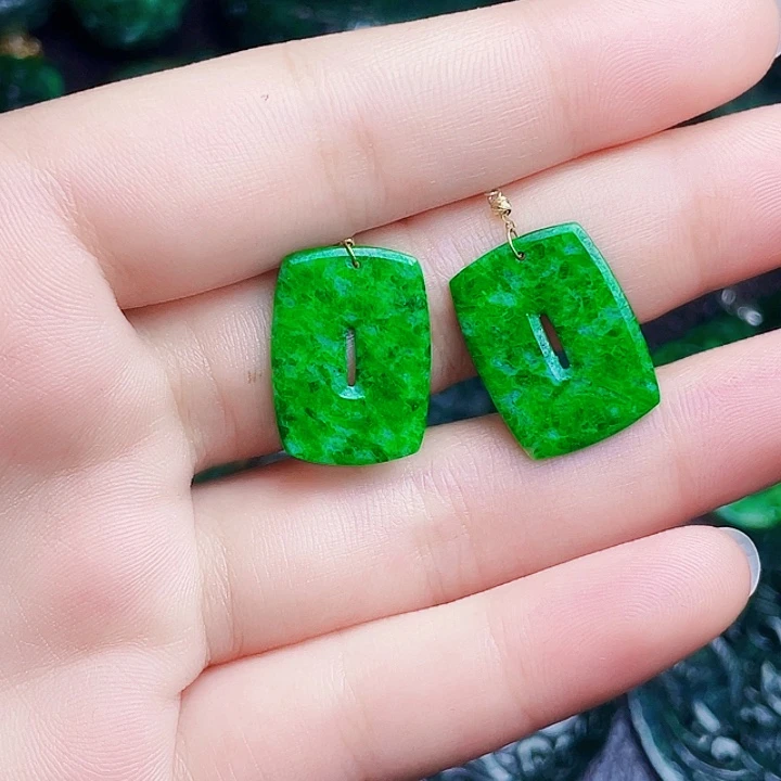 翡翠18K金镶嵌颈饰多样性