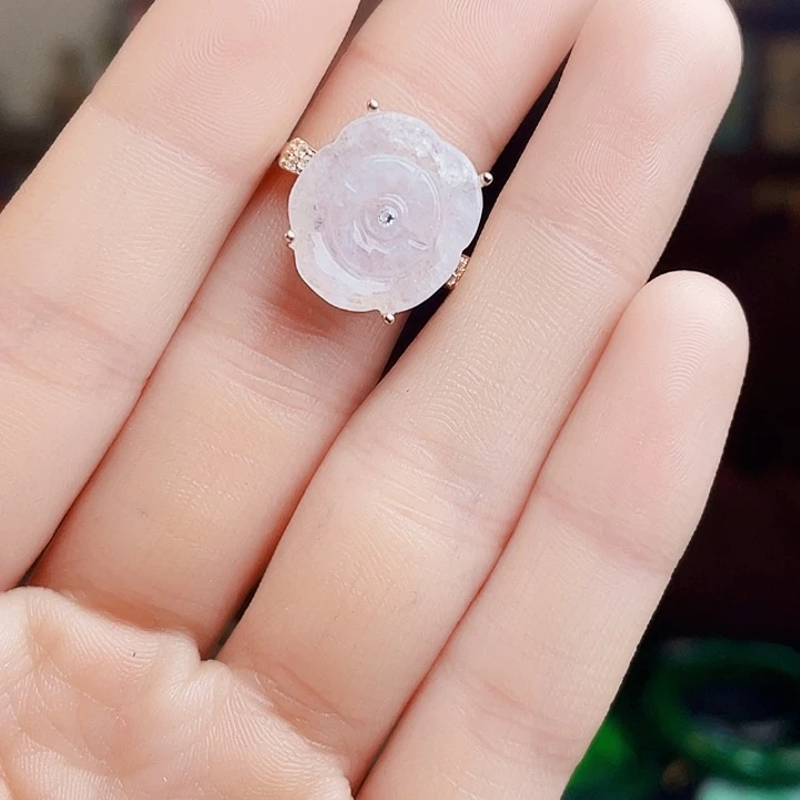 翡翠未镶嵌颈饰多样性