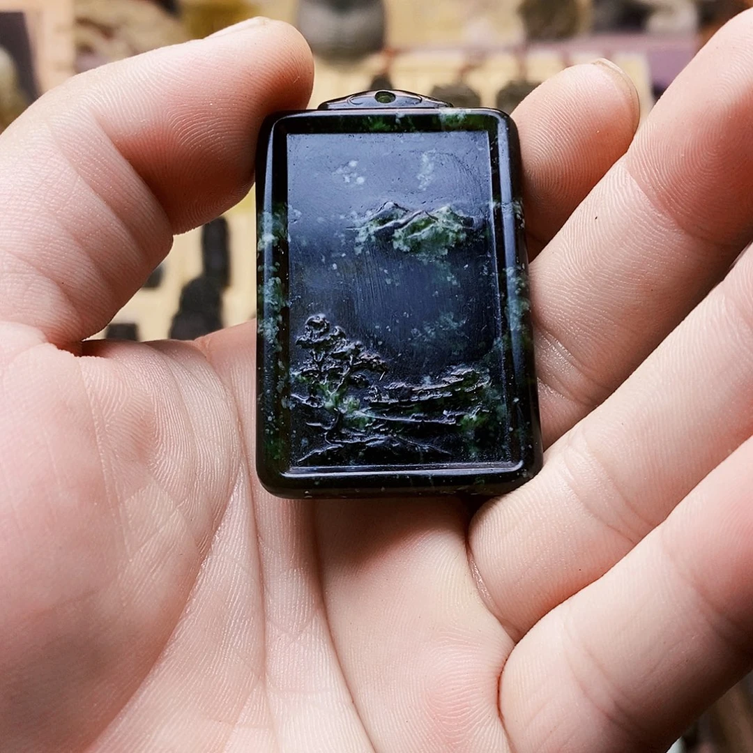 未镶嵌岫玉颈饰山水