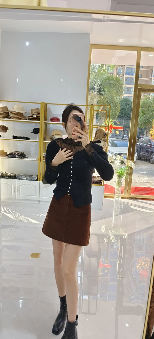 店内模特上身实拍上衣效果图两个颜色