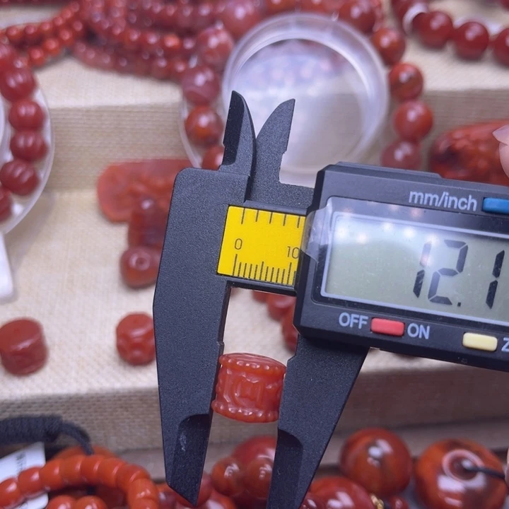 南红玛瑙未镶嵌颈饰六字真言