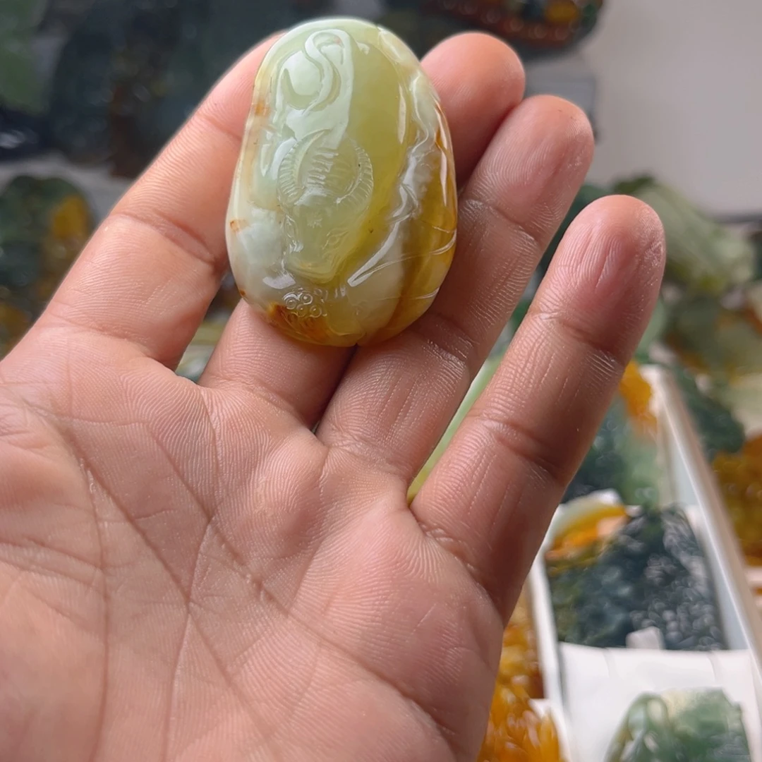 蛇纹石玉未镶嵌颈饰