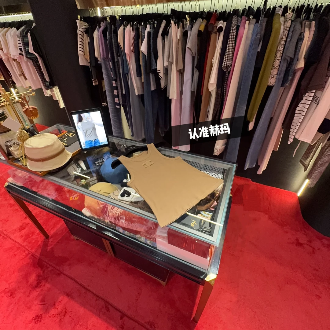 现❉认准赫玛 SS25卡其色浮雕logo贴视无袖背心#1612上新