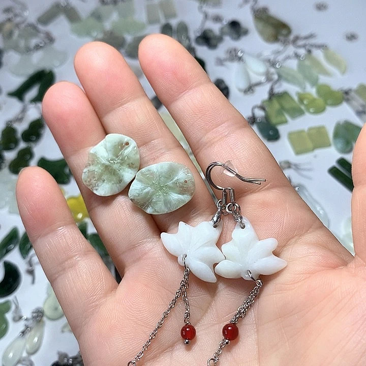 蛇纹石玉未镶嵌耳环