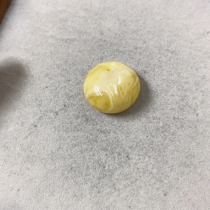 蜜蜡裸石未镶嵌吊坠