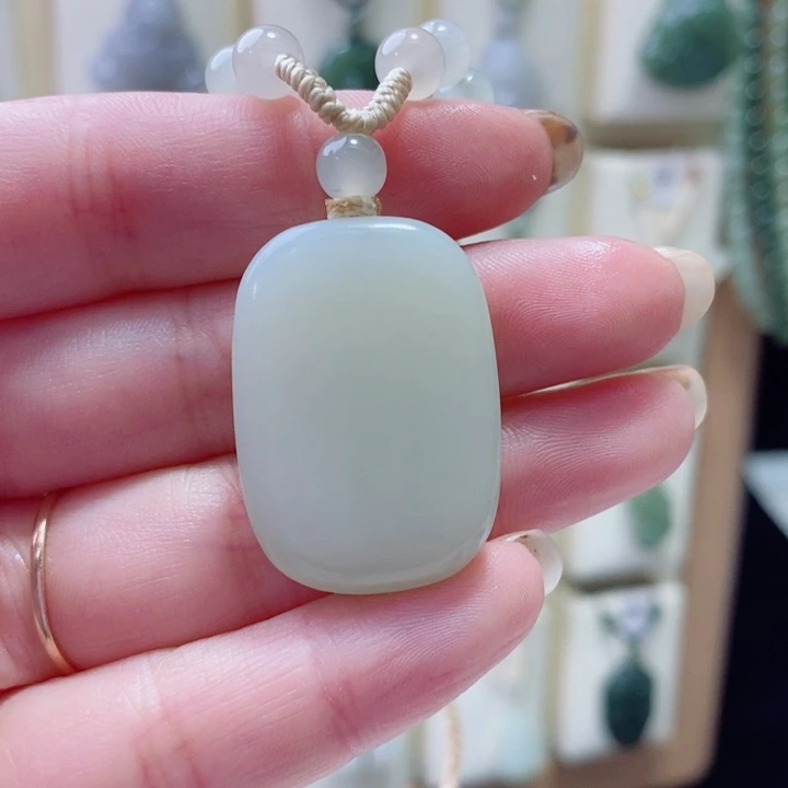 H***p和田玉未镶嵌颈饰