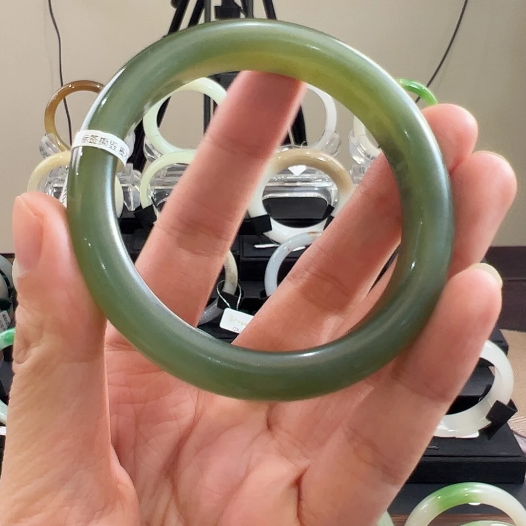 和田玉未镶嵌手镯57