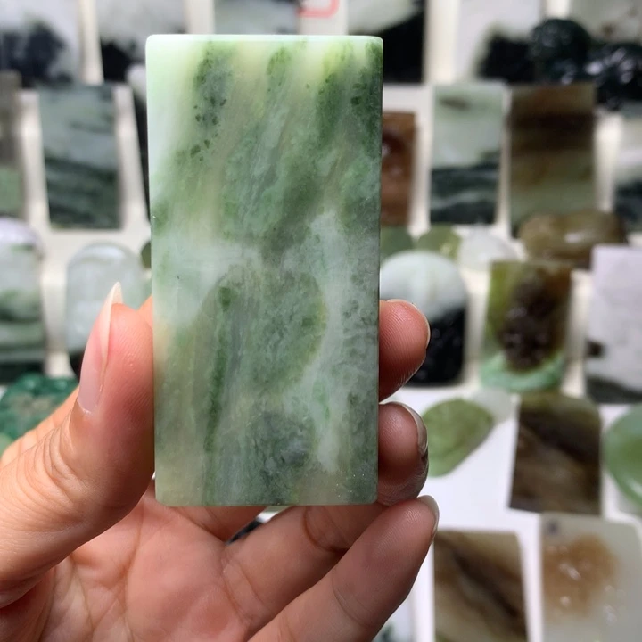 独山玉未镶嵌颈饰