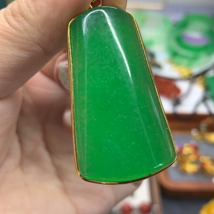 颈饰未镶嵌翡翠吊坠