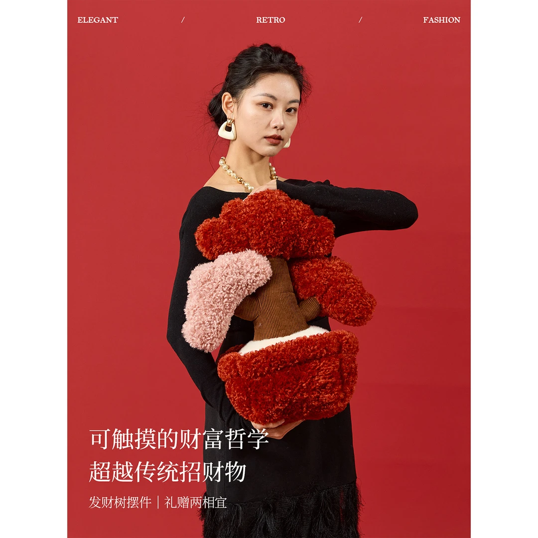 蜡笔派「马上发财」玩偶抱枕红色新年客厅沙发毛绒装饰摆件礼物