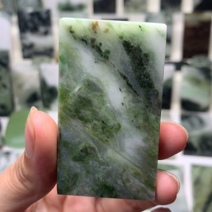 独山玉未镶嵌颈饰