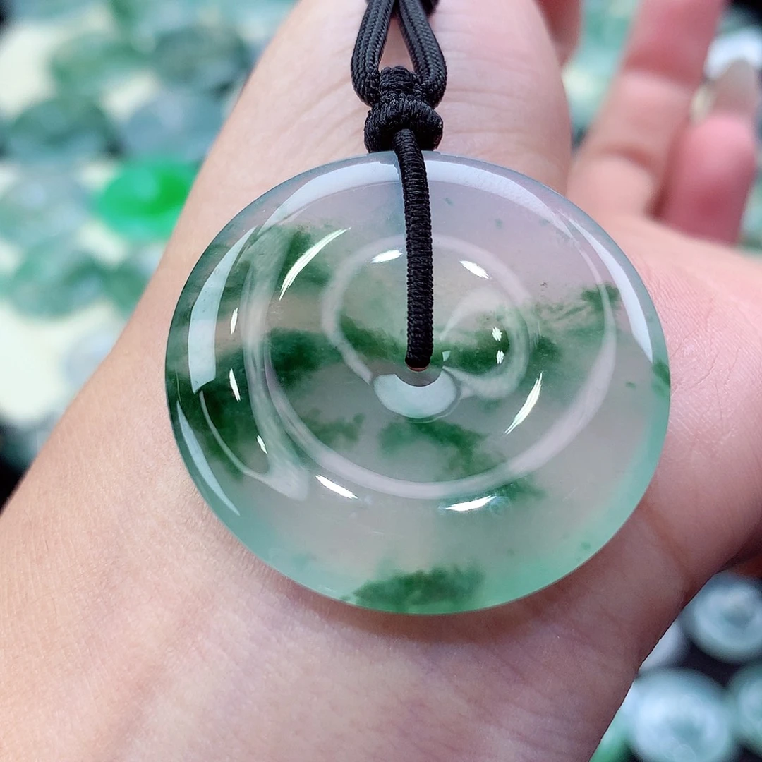 翡翠未镶嵌颈饰编号53。尺寸34.1-5.6