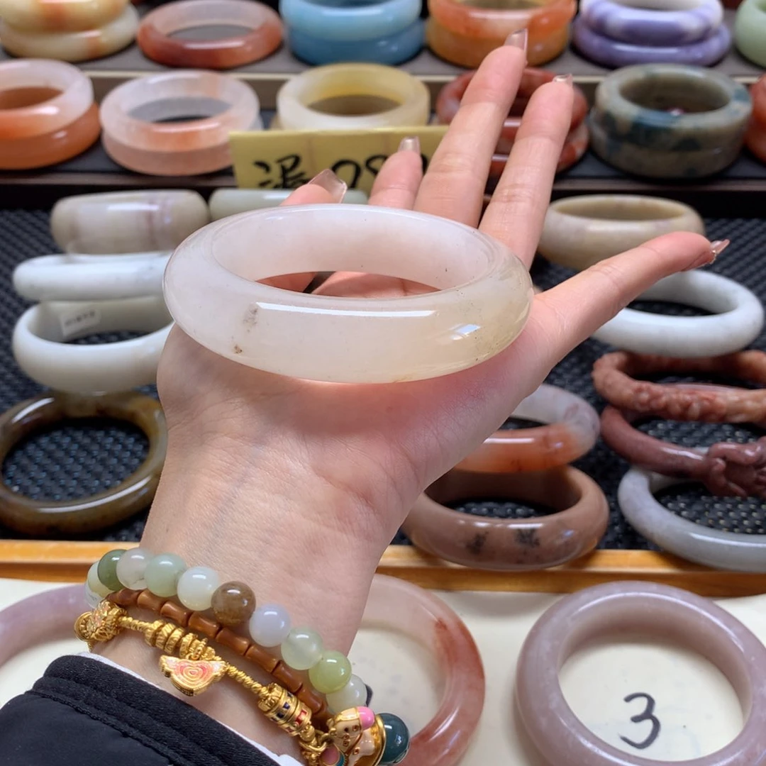 石英质玉手镯未镶嵌互*