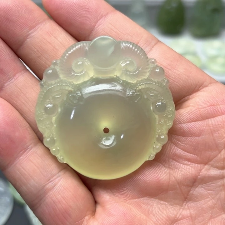 蛇纹石玉颈饰未镶嵌不****终