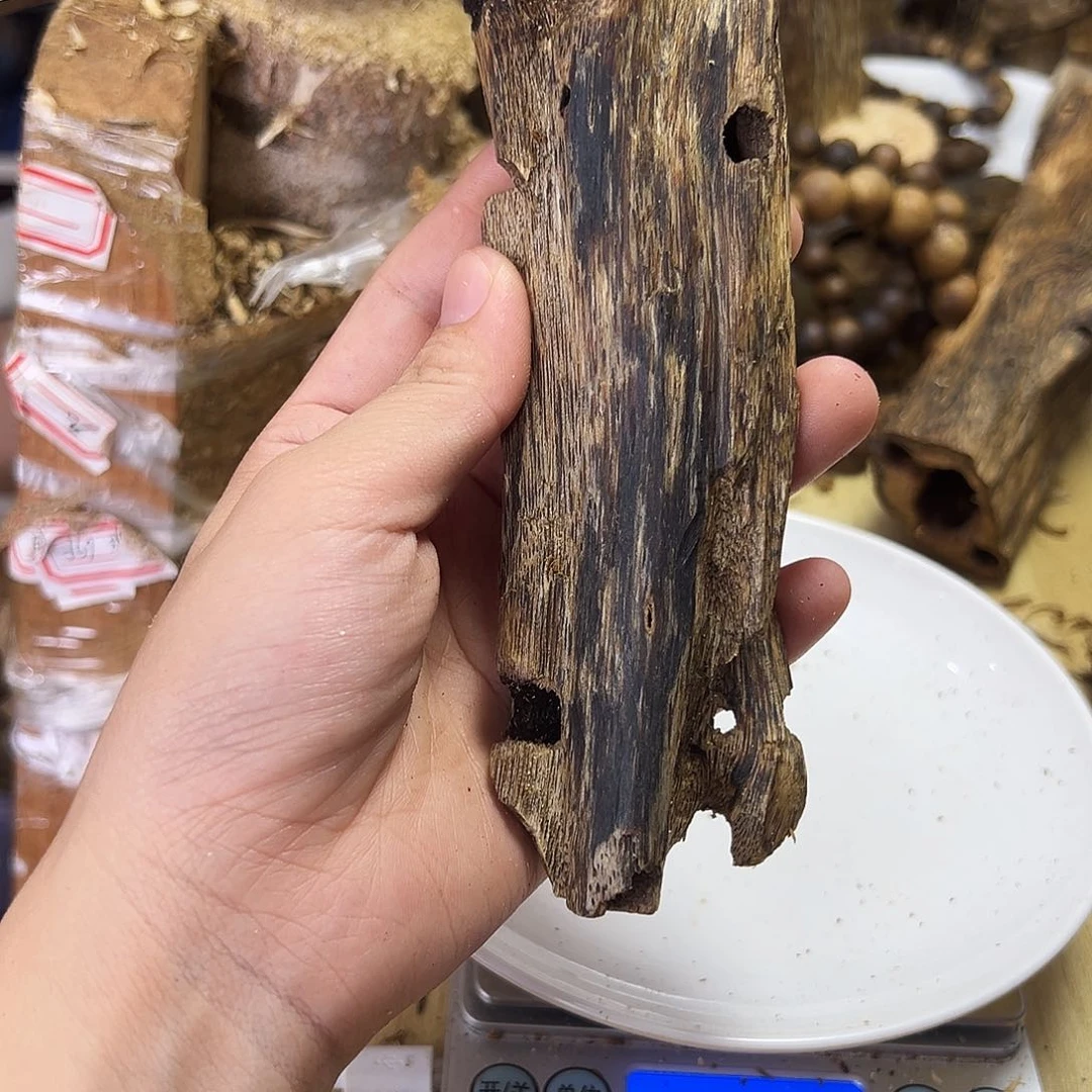 木绿奇楠虫漏44克