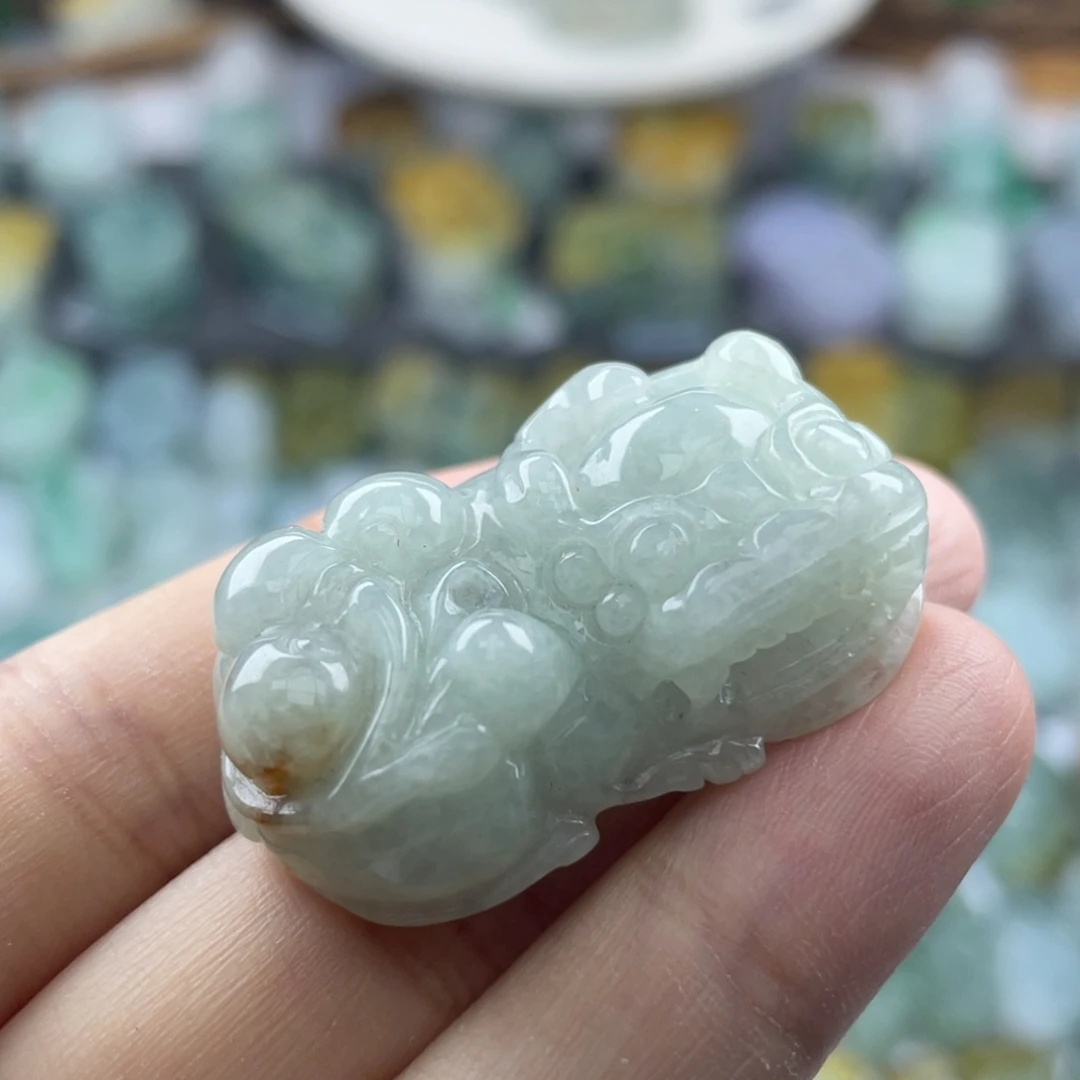 翡翠未镶嵌颈饰貔貅