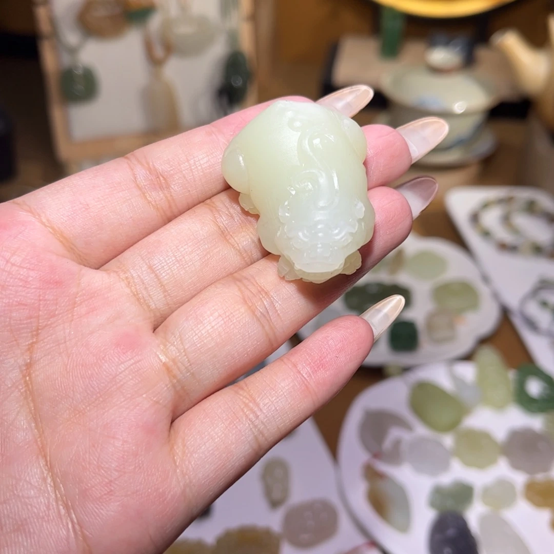 A***n颈饰未镶嵌和田玉