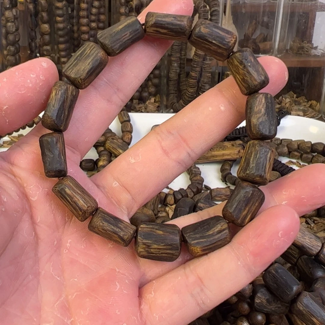 ****এ手串沉香透顶绿手串