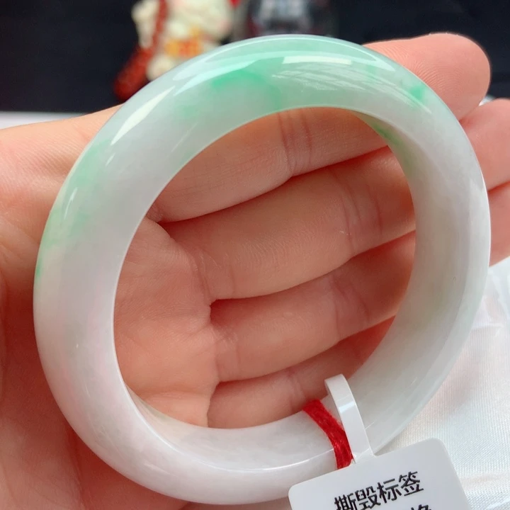翡翠手镯未镶嵌54圈