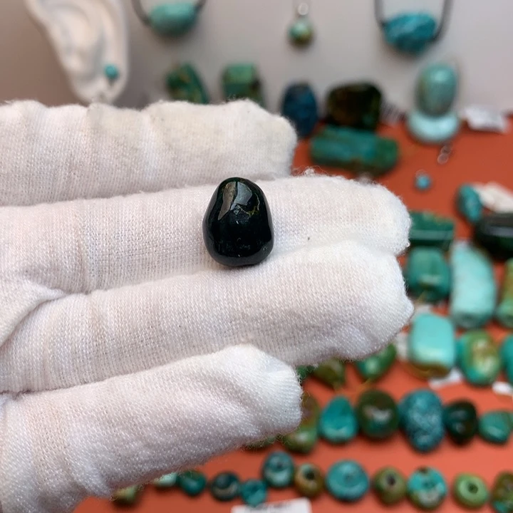 随***心绿松石未镶嵌珠宝奇石