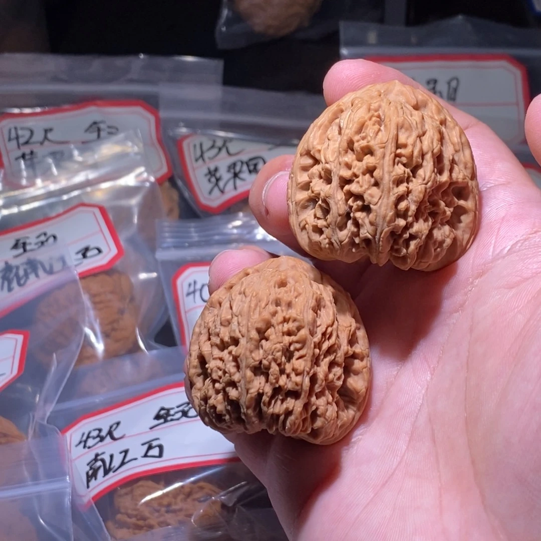 东***k文玩核桃吊坠40南疆石全品