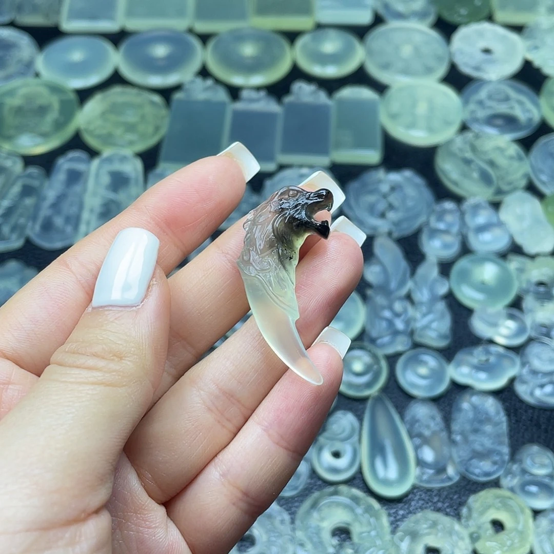 岫玉未镶嵌颈饰水墨狼牙
