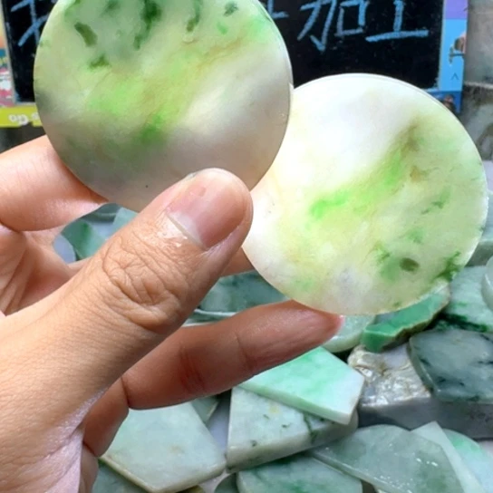 翡翠未镶嵌颈饰28354