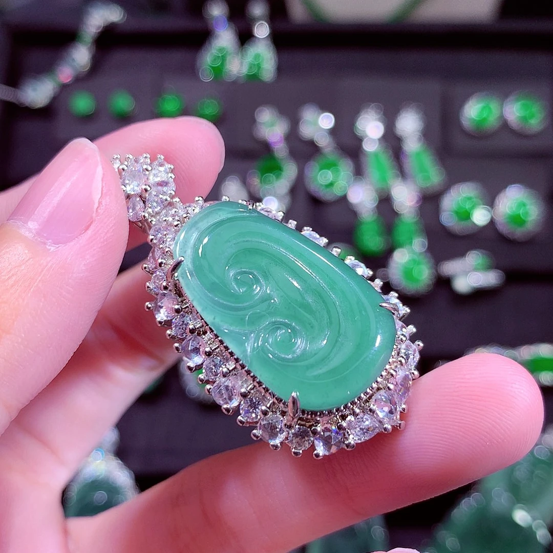 颈饰未镶嵌翡翠天然