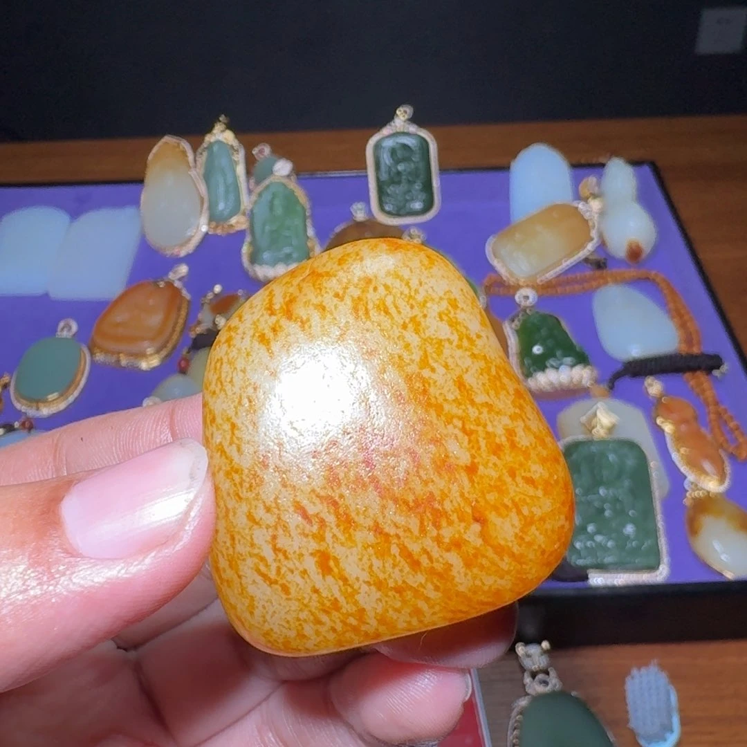 和田玉18K金镶嵌颈饰王*