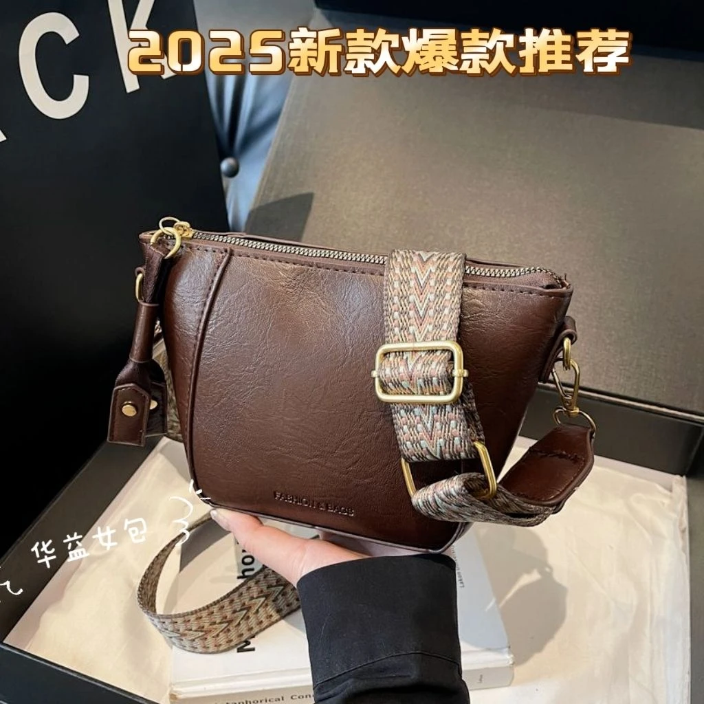 2024高级秋冬简约小众时尚爆款复古包女贝壳斜挎包秋冬新款