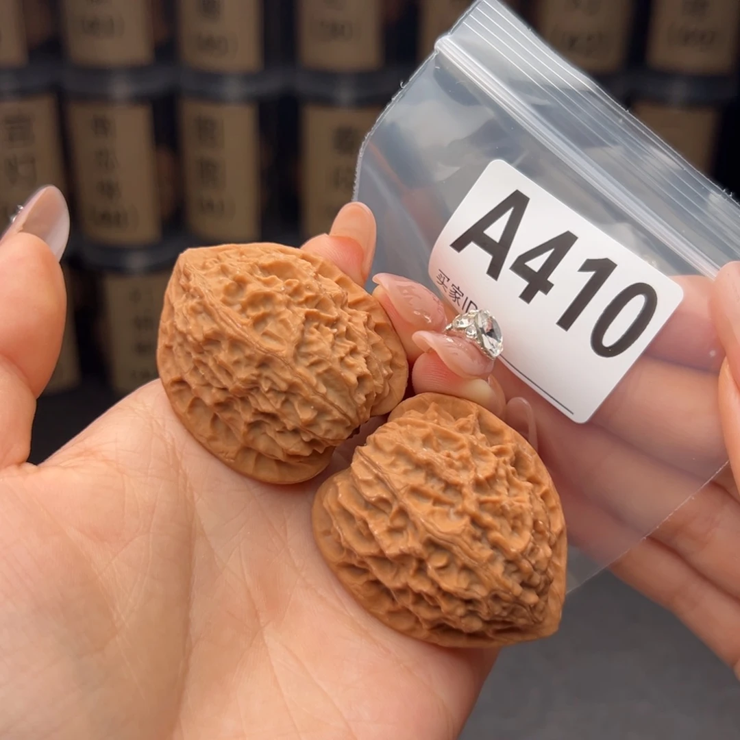 文玩核桃吊坠金牛38全品