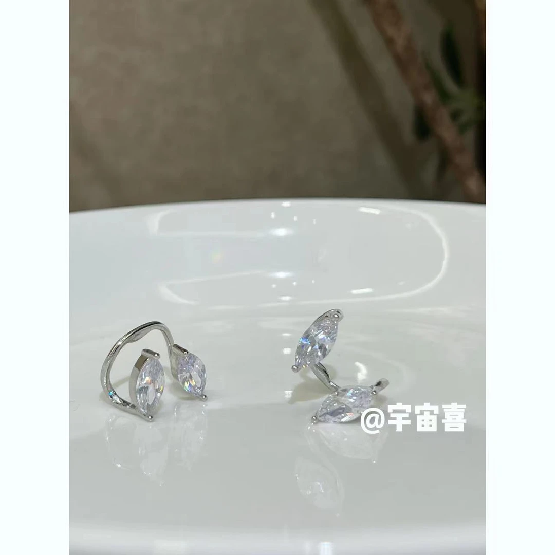 铜合金合成锆石耳饰  A4-011【爆闪耳骨夹ab水滴树叶耳夹】一对