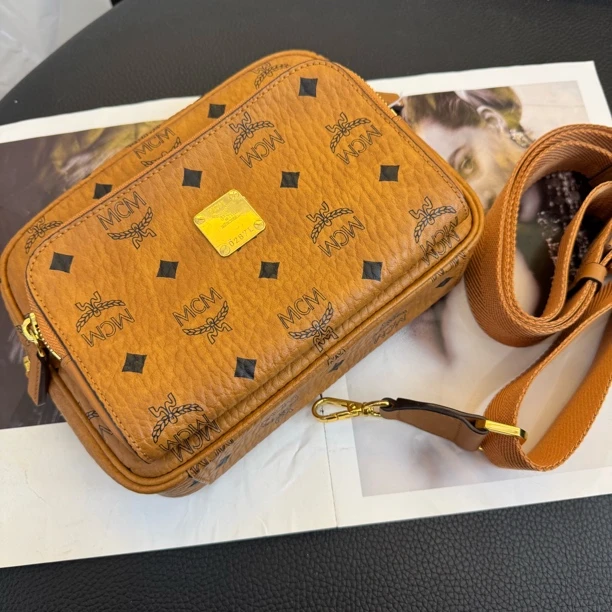 95新 MCM 大麦中古/mcm干邑色相机包/斜挎包