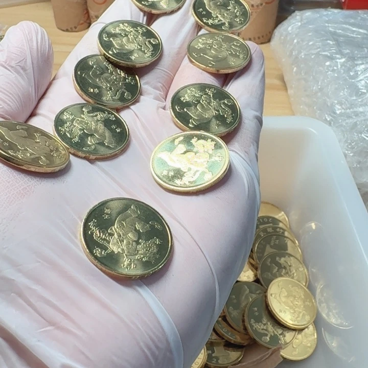 其他普通金属10枚，一轮龙币