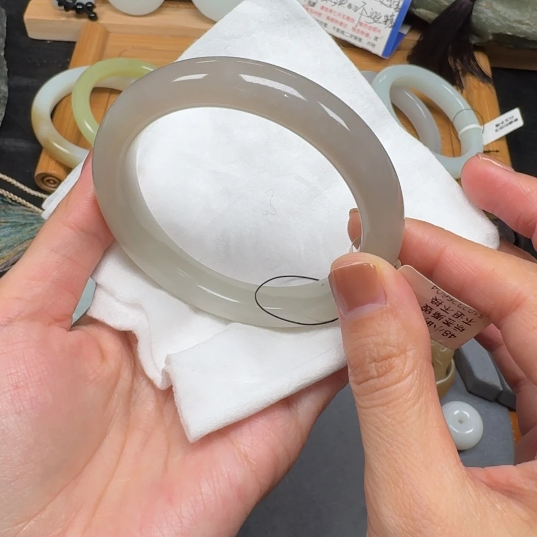 和田玉未镶嵌手镯