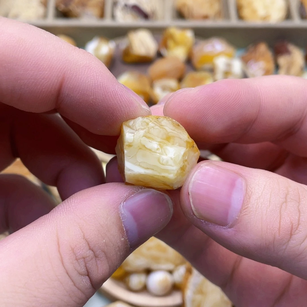 定制琥珀未镶嵌小**于定制琥珀蜜蜡