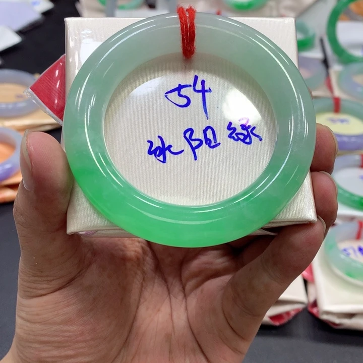 未镶嵌手镯（圆镯）翡翠