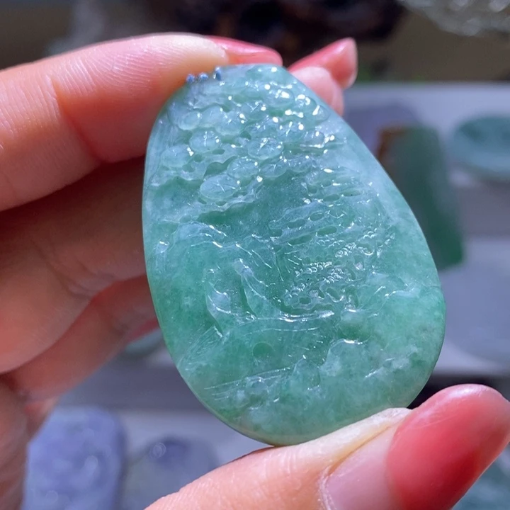 【闪购商品】翡翠未镶嵌颈饰山水