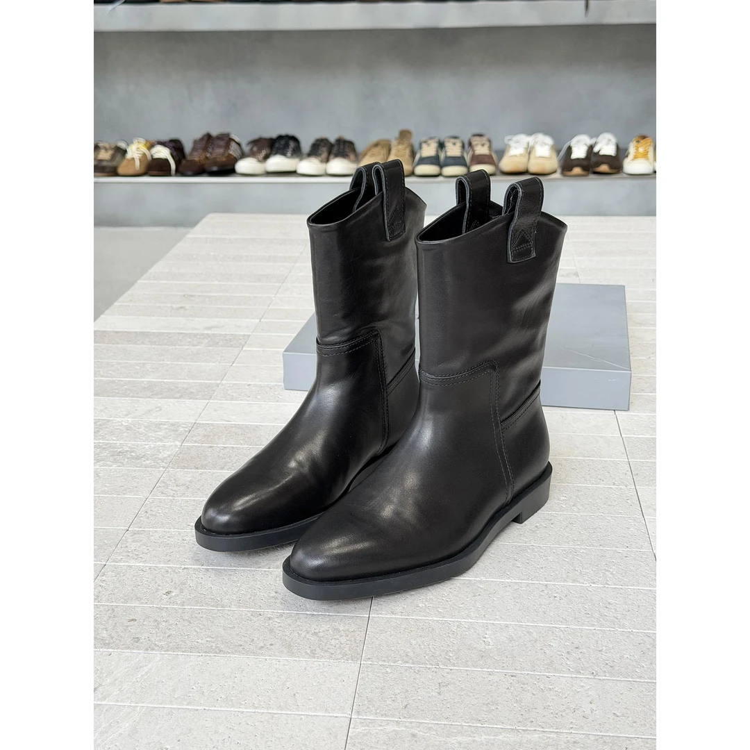 黑色低跟中筒靴女真皮2025年秋冬新款套筒软皮尖圆头显瘦烟筒靴潮