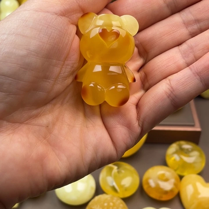 琥珀未镶嵌颈饰蜜蜡