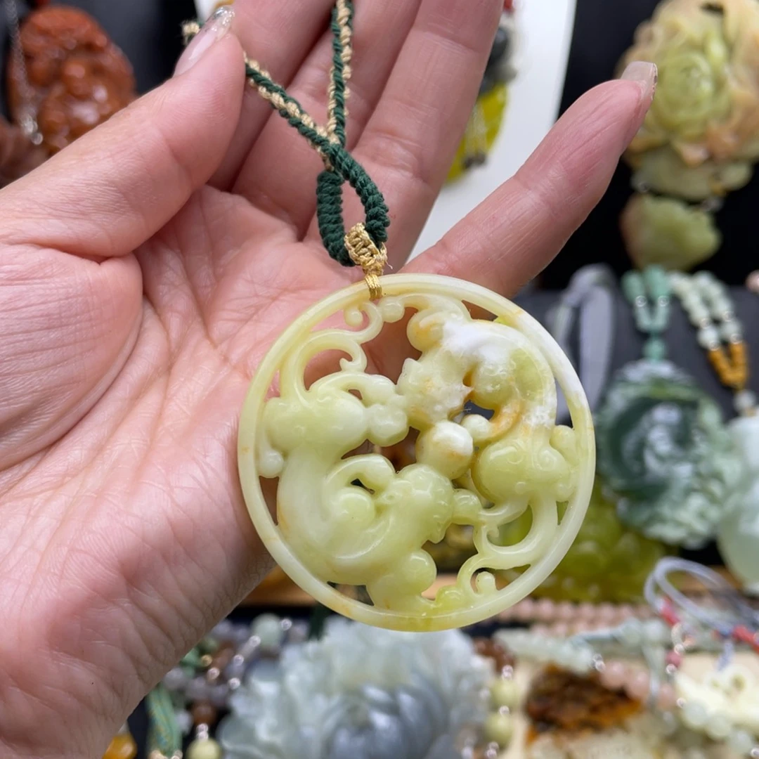 蛇纹石玉未镶嵌颈饰