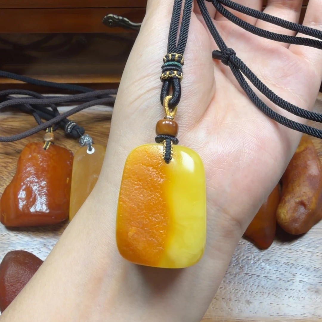 琥珀未镶嵌吊坠(赠链)
