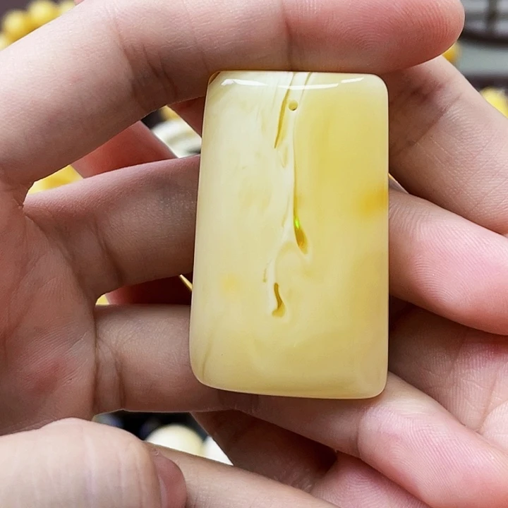 未镶嵌琥珀珠宝奇石11*28*45mm浓白蜡 微瑕