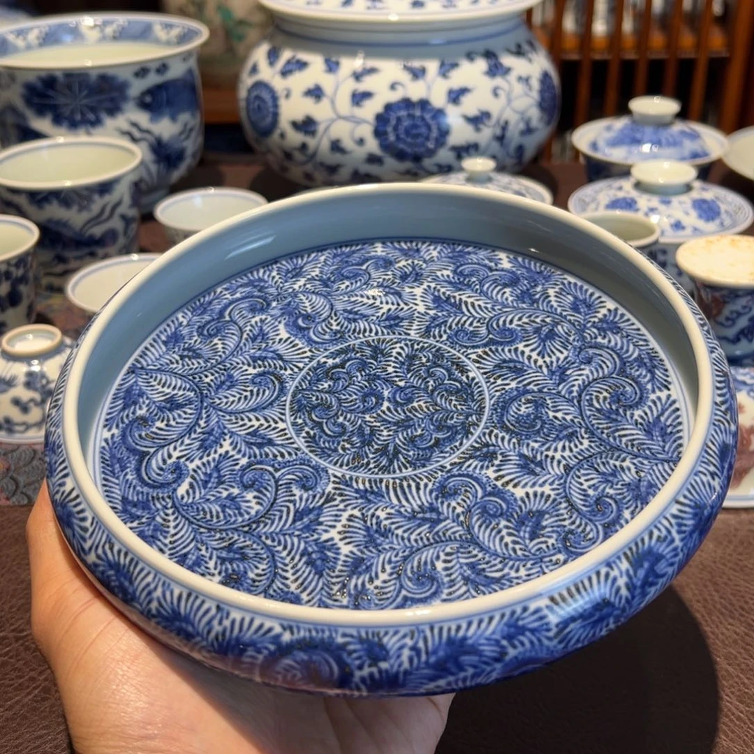 精品青花卷草纹凤尾草壶承水洗口径约17厘米