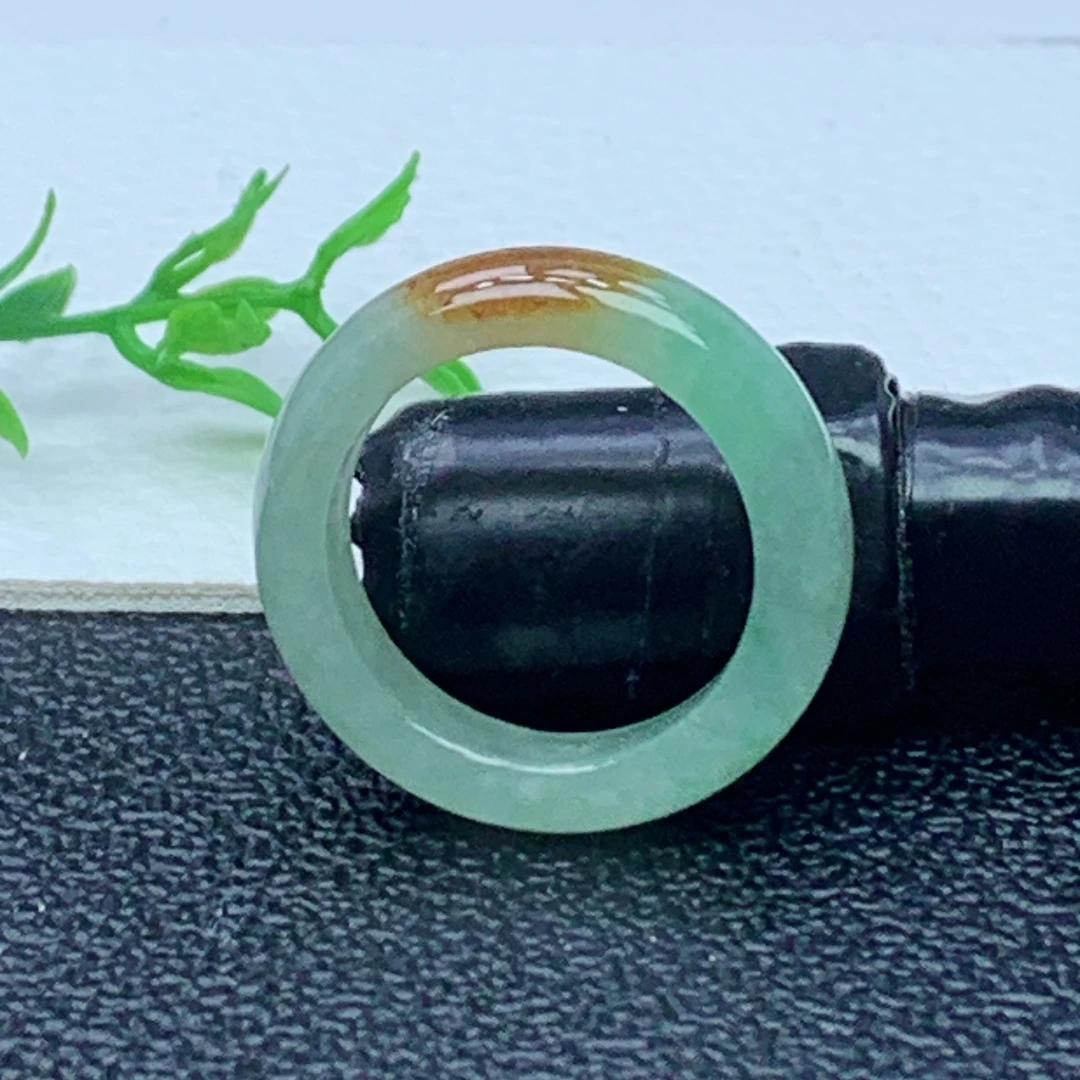 缅甸A货翡翠  飘红翡素面玉戒圈戒指 内径17 mm 编号1043