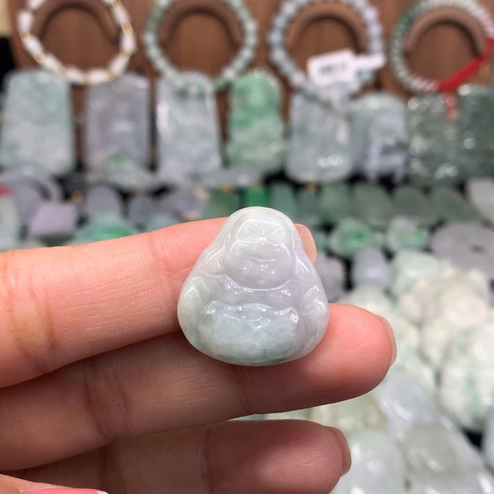 颈饰未镶嵌翡翠微瑕