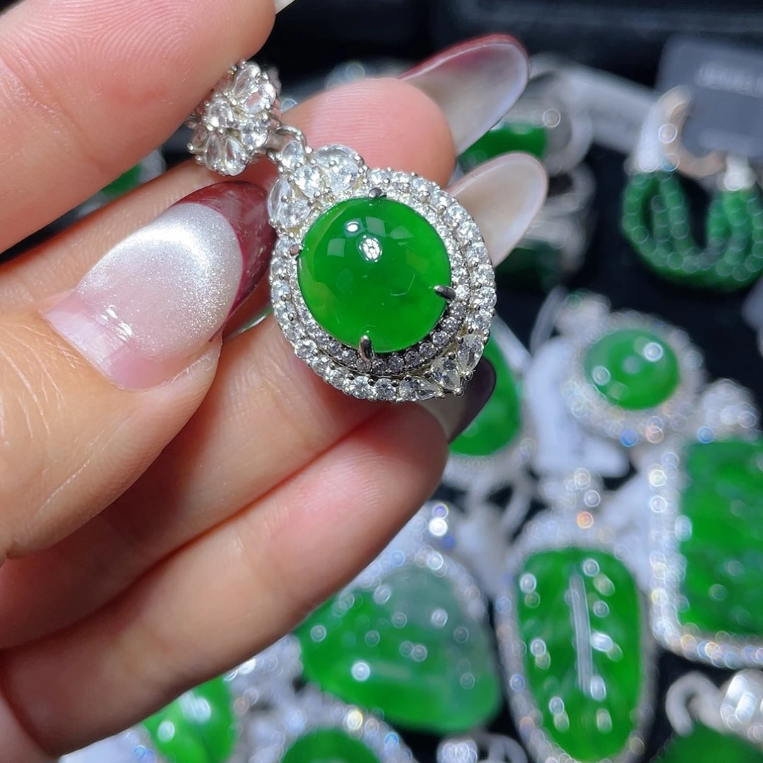 翡翠颈饰银S925镶嵌翡翠