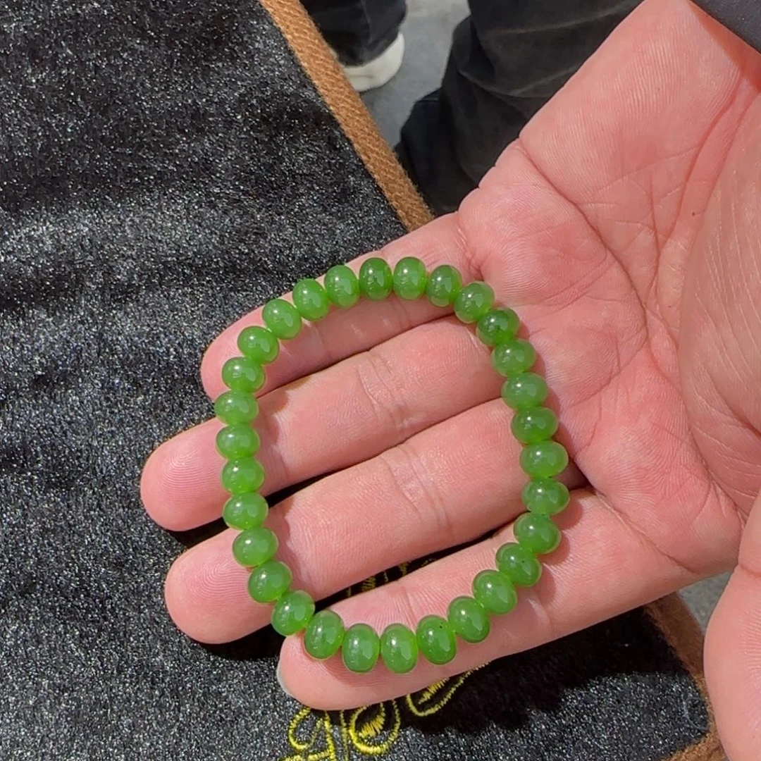 和田玉未镶嵌手链俄碧果绿卡8
