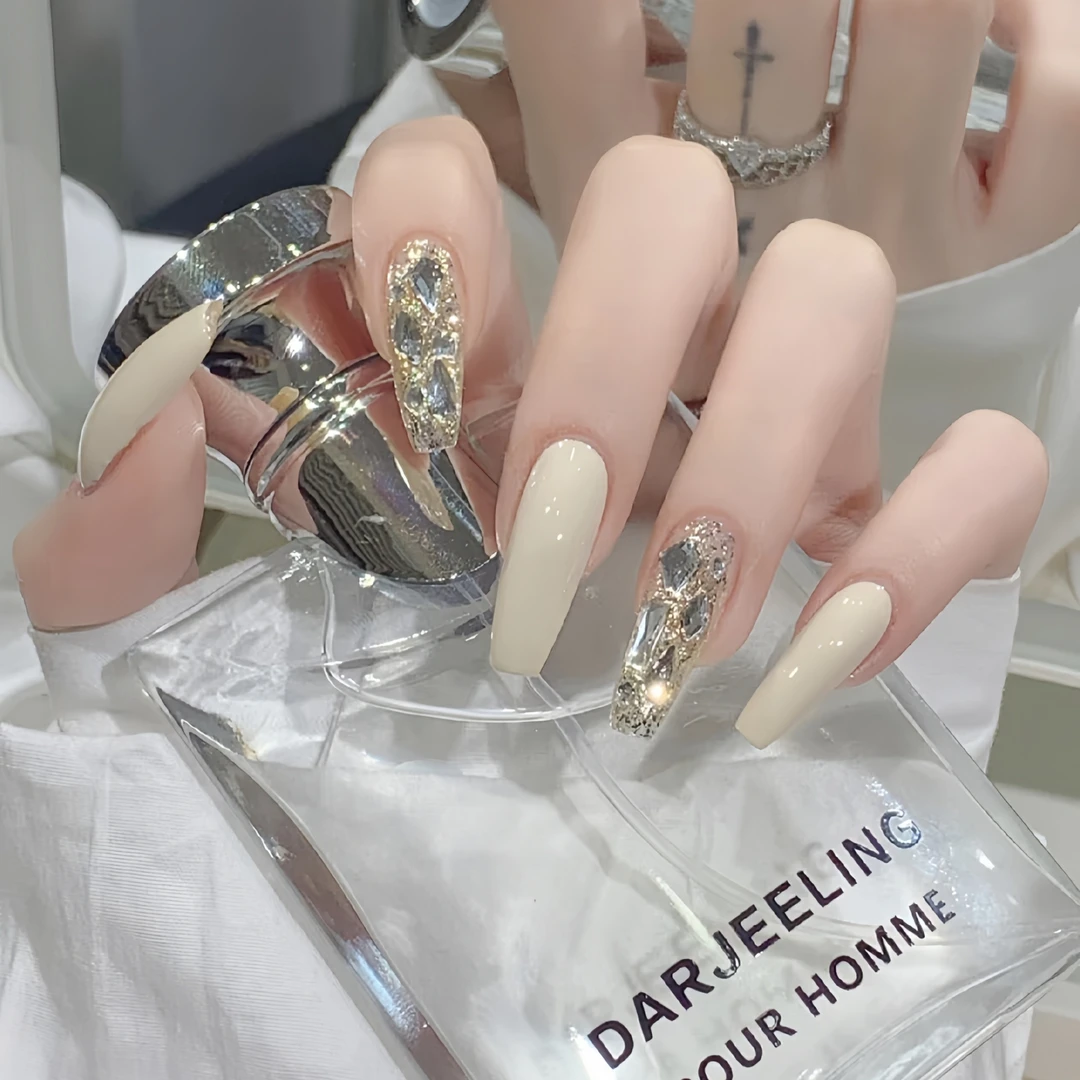纯手工轻奢穿戴甲中长款美甲贴片高级感奶白爆闪钻指甲贴片可拆卸