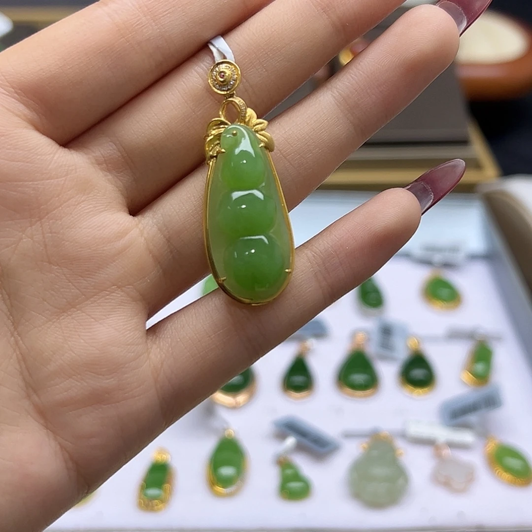 和田玉18K金镶嵌吊坠(赠链)